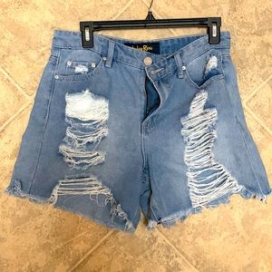 Jeans shorts perfectly distressed for the summer size 27 Santa Barbara ca bought